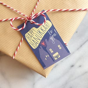 Happy Chanukka Geschenkanhänger. Set aus 10 Weihnachtsgeschenkanhängern. Feiertagsverpackung. Geschenkverpackung. Chanukka Aufkleber. Liebe und Licht erfüllen dein Herz & Zuhause