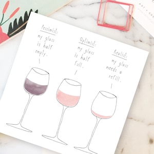 Funny Wine Lovers Card. Funny Friendship Mon verre de vin a besoin d’une carte de recharge. Carte de vin optimiste optimiste pessimiste. Juste parce que la carte.