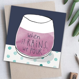 Quand il pleut, nous versons une carte de vin. Carte des vins de l'amitié. Carte de condoléances drôle de vin. Carte d'amateur de vin. Carte Je suis là pour vous Carte Joyeux divorce