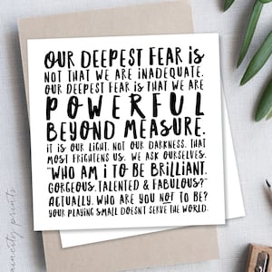 Tarjeta con cita de Marianne Williamson. Tarjeta inspiradora. Tarjeta con cita de Nelson Mandela, poderosa sin medida. Tarjeta de graduación. Tarjeta motivacional
