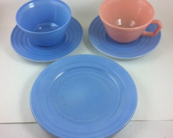 Five pieces of Hazel Atlas, Moderntone, Platonite, Pastel Tableware