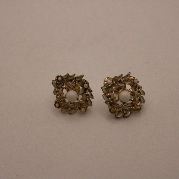 50s screw back earrings