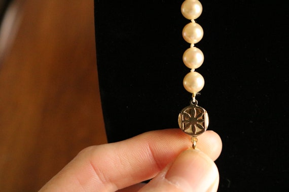 Faux pearl necklace - image 4