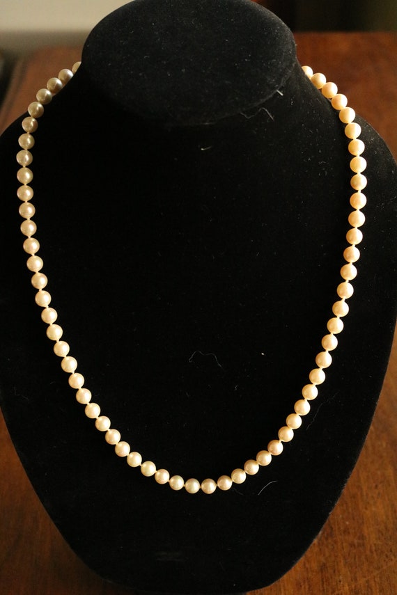 Faux pearl necklace - image 1