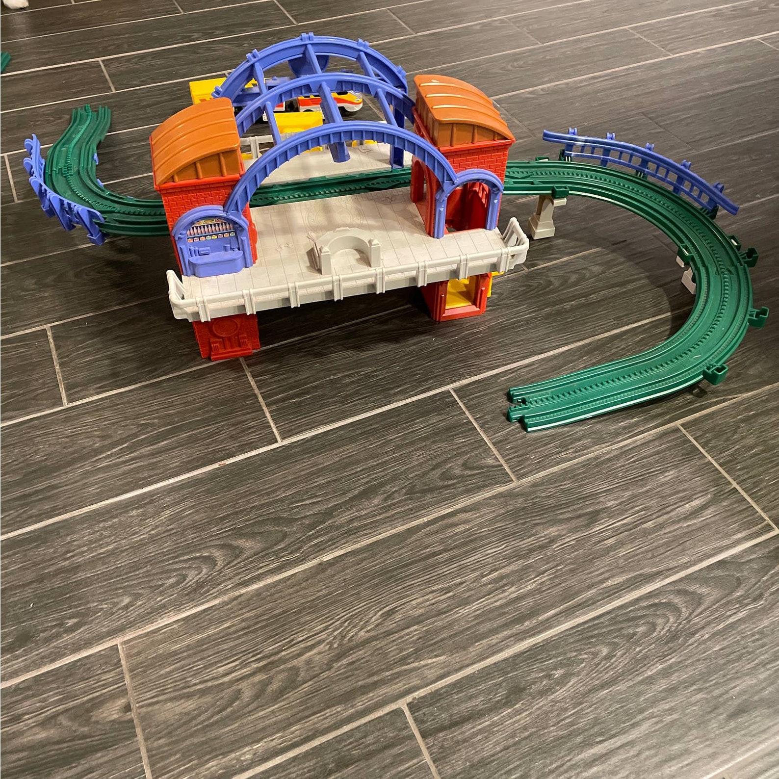Geotrax Grand Central Station con pista de inclinación tren y Etsy