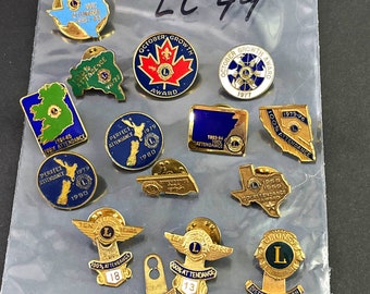 BRISBANE LIONS SET OF 2 LAPEL TIE HAT PINS TEAM LOGO PIN AND GUERNSEY PIN BRISBANE LIONS SET OF 2 LAPEL TIE HAT PINS TEAM LOGO PIN AND GUERNSEY PIN