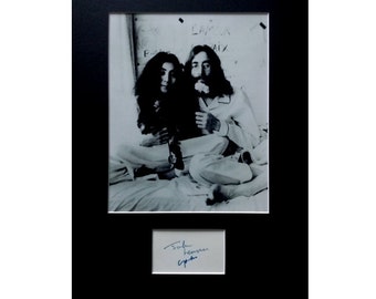 オノ・ヨーコのオリジナルサイン入り写真 - 額入り - Etsy 日本