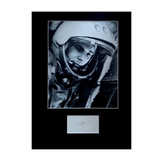YURI GAGARIN first man in space AUTOGRAPH photo display astronaut
