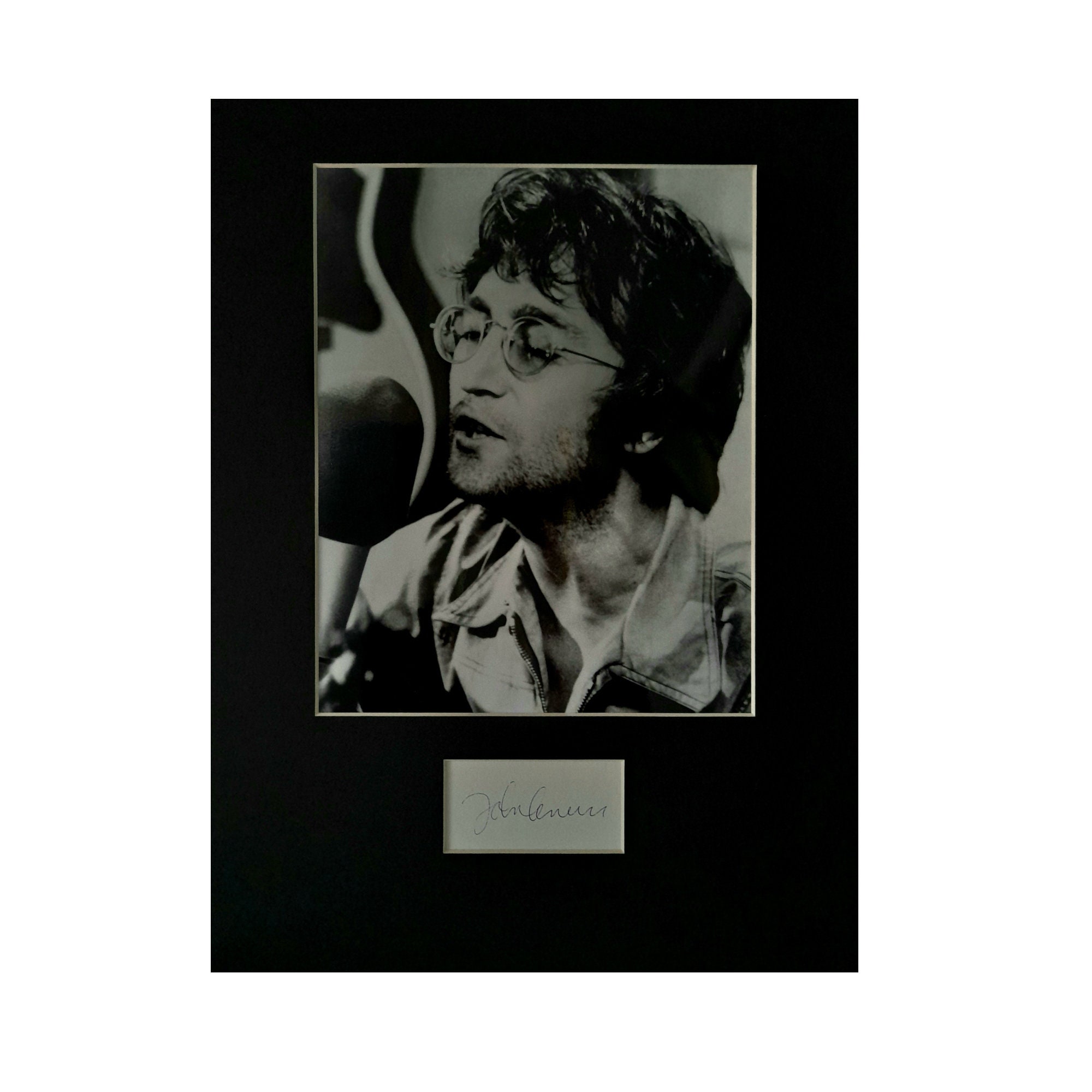 ジョン・レノン サイン写真展示 - Etsy 日本