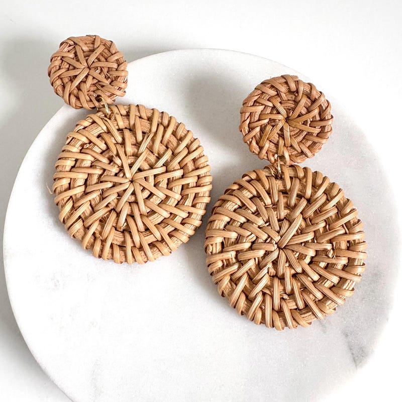 SUMMER SHORELINES WICKER EARRINGS, WICKER TAN