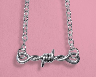 Collar con dije de alambre de púas / Hecho a mano por Rad Patch Co