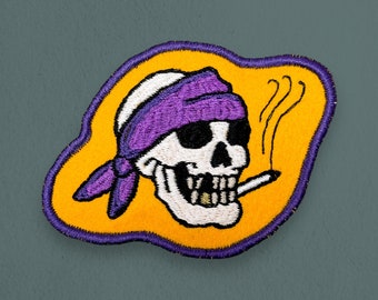 Parche bordado de calavera de motociclista fumador / Hecho a mano por Rad Patch Co