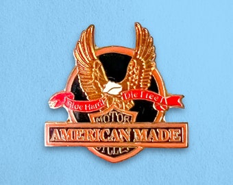 Vintage Ride Hard Die Free Esmalte Pin / Curado por Rad Patch Co