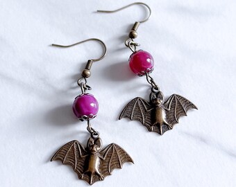 Pendientes colgantes de murciélago con ágata morada / Hecho a mano por Rad Patch Co