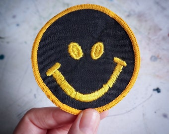 Vintage 1980s Happy Face Patch / Curado por Rad Patch Co