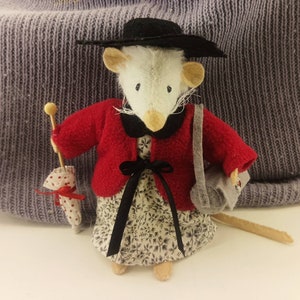 Madeleine die Maus in Rot und Schwarz