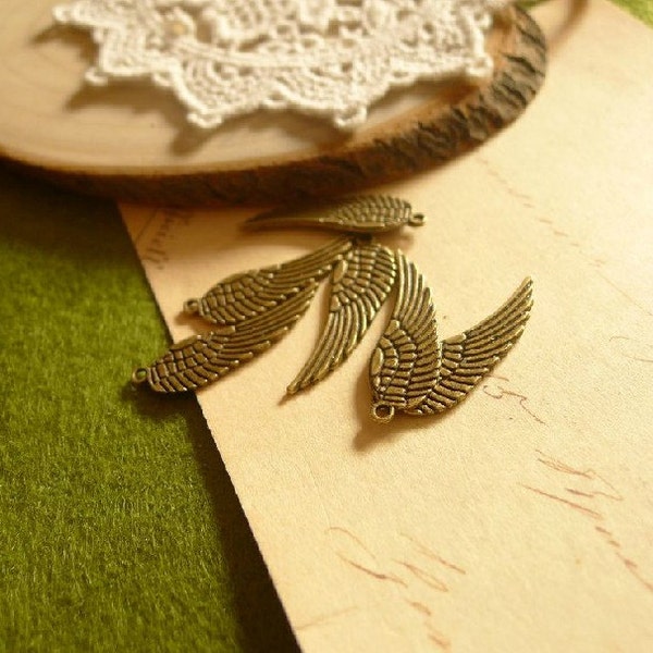 Antique Silver tone/Antique Bronze Metal Wings Modelling Delicate Pendant,Handbags Clothing Accessories, 30mm