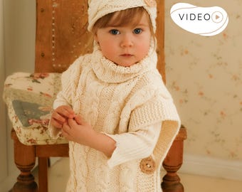 Kinder Poncho Strickanleitung, Stirnband Strickmuster PDF + Video Anleitung, Klassisches Zopfmuster Design mit Ripp-Kragen (Kleinkind bis Erwachsene) | Robyn