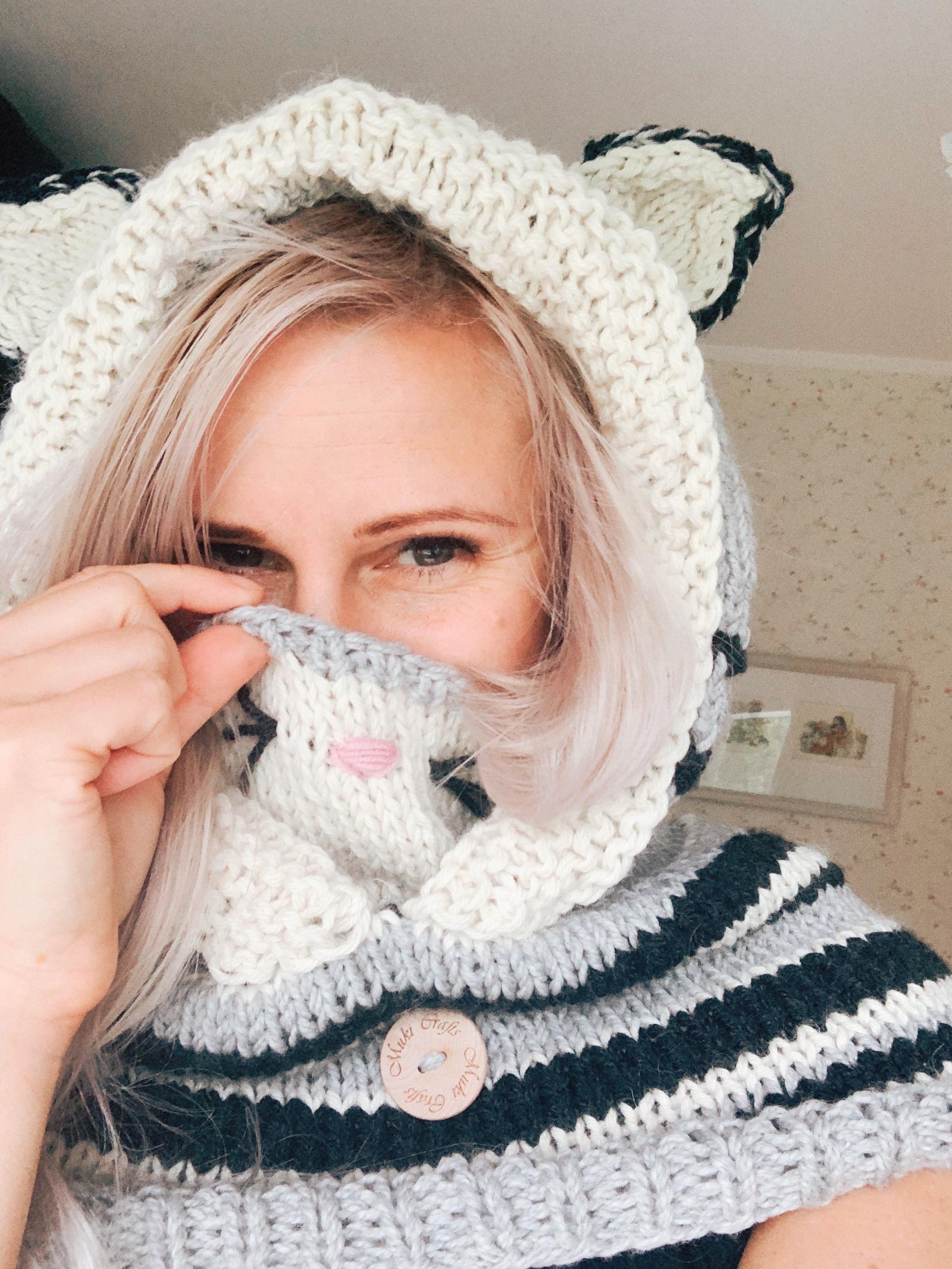 Fox Hooded Cowl KNITTING PATTERN, Fox Snood, Seamless Animal