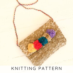 Strickmuster für eine Clutch, Schultertasche im Fischgrätmuster, Basttasche mit Bommeln | Joy
