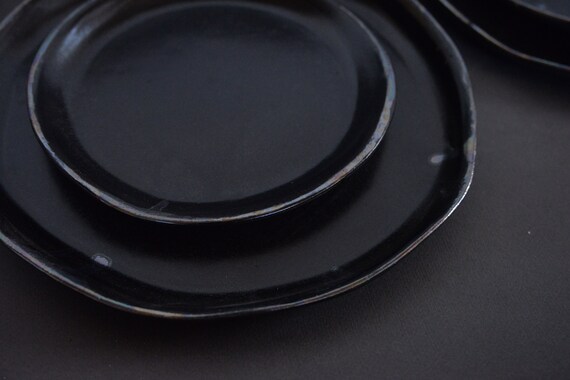 rustic handmade handcrafted anthracite stoneware plate dinnercakesalad plates natural nordic BLACK on black PERLAMUTER edge