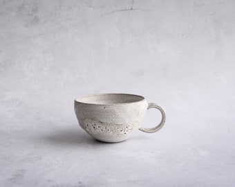 Tasse à café latte - « BLOOM » - grès biologique émail blanc volcanique, poterie tournée à la main, cacao