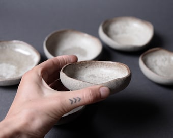 Tiny bowls "Dune" - organic natural shape stoneware in grey cream, minimalist monochrome handcrafted handmade wheel thrown