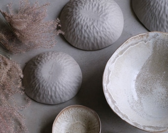 STC open bowl "TEXTURED" - organic natural shape stoneware in grey cream, minimalist monochrome handcrafted handmade