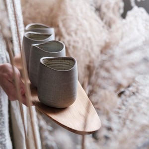 Vaso de gres hecho a mano – Cerámica minimalista orgánica, colección SHELL, estilo Japandi Wabi-Sabi