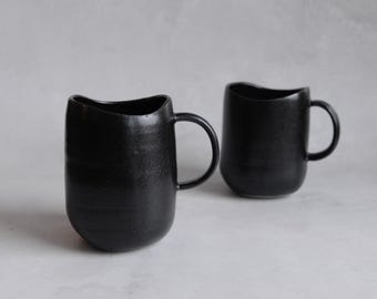 Mug "Simplicity" large 500 ml- stoneware in matte black, minimalist monochrome handcrafted handmade wheel thrown pottery coffee