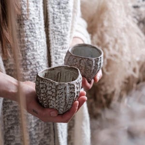 Xícaras de cacau CORAL - cerâmica orgânica natural bege, minimalista monocromáticas, feitas à mão