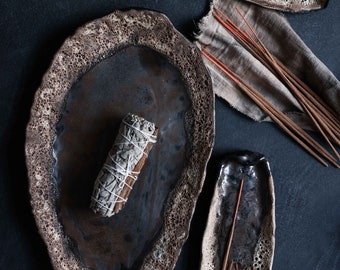 Plat Wabi-sabi ROCK en bronze et émail de lave de cratère, forme allongée naturelle biologique en grès, poterie artisanale faite main