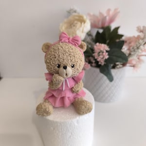 Decorazione per torta a forma di orsetto in pasta di zucchero - Orsetto fatto a mano con abito rosa - Decorazione per torta per baby shower