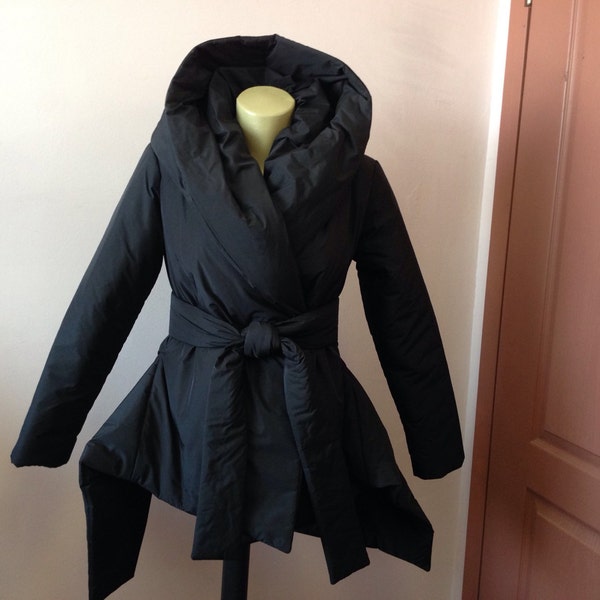 Veste d’hiver noire pour femmes / manteau à capuche en duvet / manteau enveloppé / parka noire avec capuche