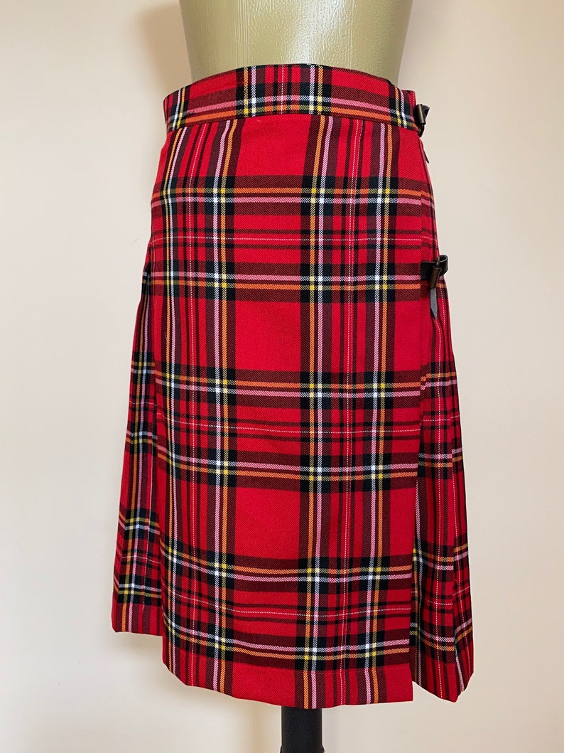 Royal Stewart Red Plaid Tartan Round Rug main image 1