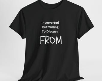 Introwertyczny, ale chętny do dyskusji OD T-shirtu z grubej bawełny unisex T-shirt z serialu grozy, prezent dla miłośnika horrorów, straszny ubiór,