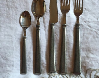 Vietri Bugatti, Italy, Pewter Finish and 18/10 Stainless Steel 5-Piece Place Setting Flatware, Retired, Plateau Design (Unknown Pattern)