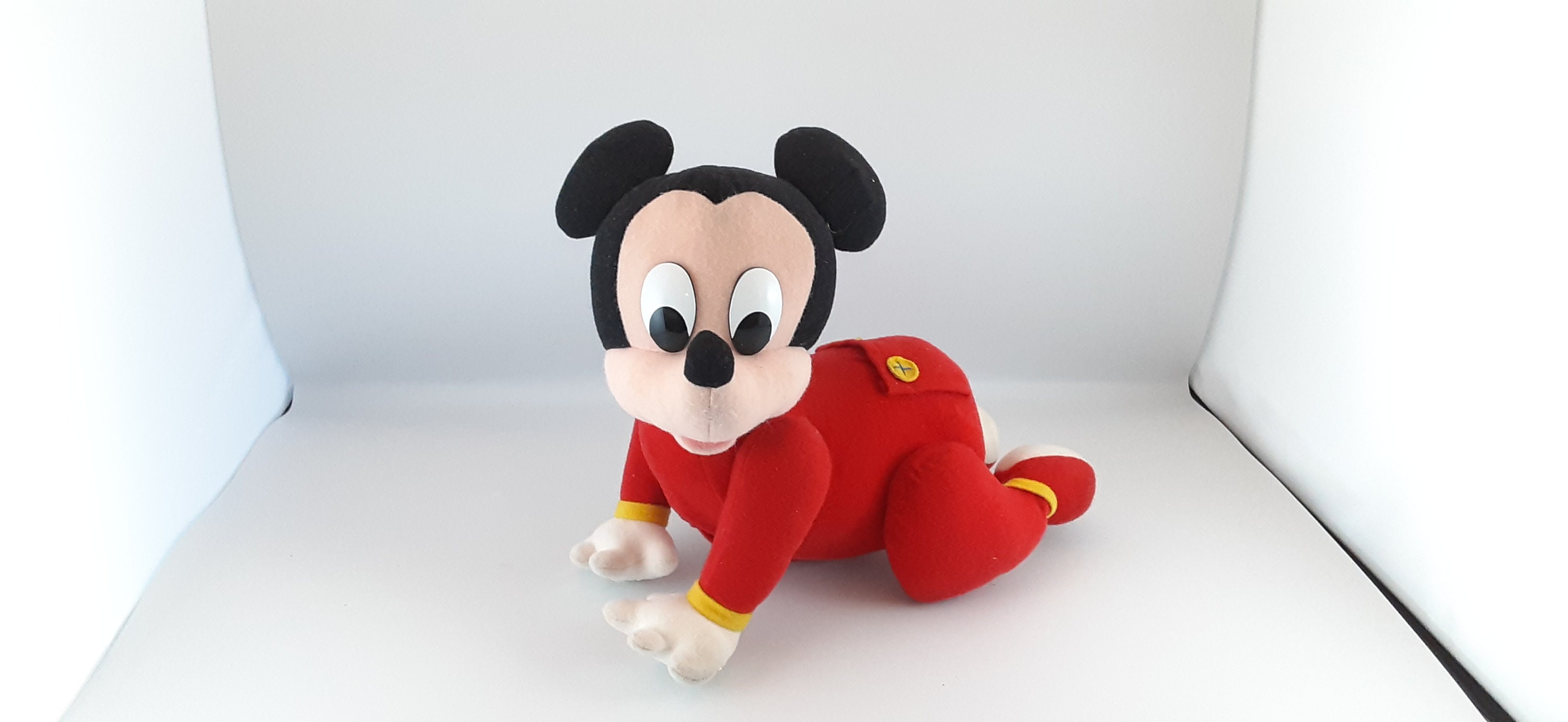 minnie mouse crawling