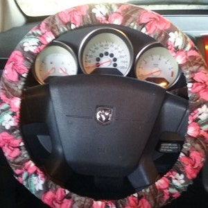 Couvre-volant floral rose vif : accessoire de voiture de 14 à 15 pouces