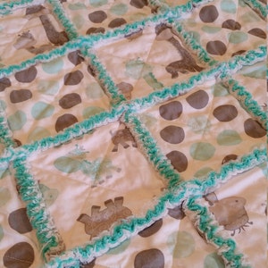 Baby rag quilt, giraffe aqua and light and dark gray, boy or girl