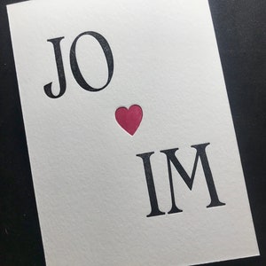 Carte de Saint-Valentin personnalisée - typographie, coeur d'amour, esperluette, initiales, enveloppe kraft ou rouge