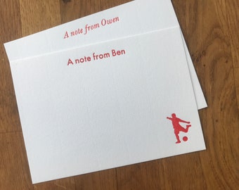 Personalisiertes Kinder Fußball Briefpapier-Set - Buchdruck mit Fußballmotiv, 12 Karten mit Umschlägen und Geschenkbox