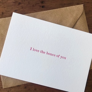 Ik hou van de botten van jou - Valentijnskaart bedrukt met boekdruk, liefdeskaart, handgedrukt, rood
