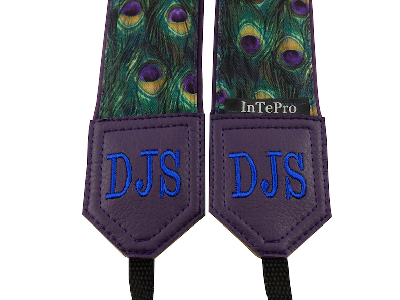 Personalized camera strap with peacock pattern Photo accessory for animal lovers.