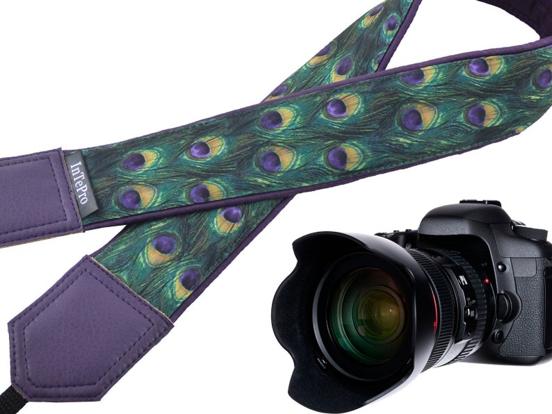 Personalized camera strap with peacock pattern Photo accessory for animal lovers.