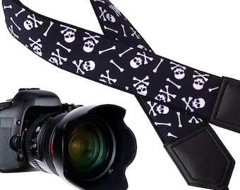 Regalos de Halloween. Correa de cámara skulls con opción de bolsillo y bordado. Correa de cámara DSLR y SLR en blanco y negro. Diseño único