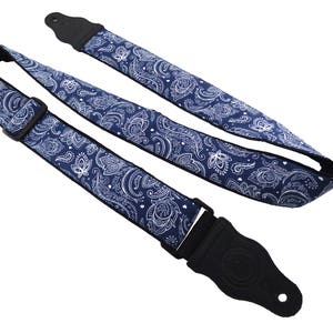 Gitarrengurt mit stilisierten Blumen. Paisley Motive. E-Gitarrengurt, Bass-Gitarrengurt. Akustischer Gitarrengurt, Flamenco-Gitarrengurt.