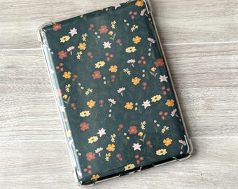Dark Spring Floral Pattern Kindle Case Insert
