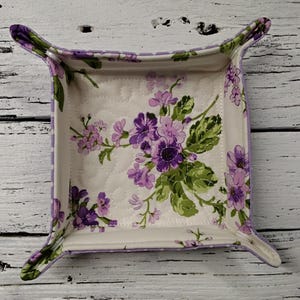 Lots of Flowers - 6.5" x 6.5" - Fabric Tray - Handmade Trinket & Sewing Tray - Thread holder - Clips - Jewelry - Keys - CrossStitch - ORTS