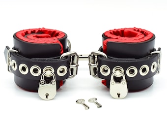 Esposas de cuero con forro de satén rojo y cerradura para bondage (para adultos)